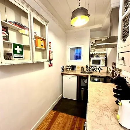 Kitsch Corner Paradise I Lissabon